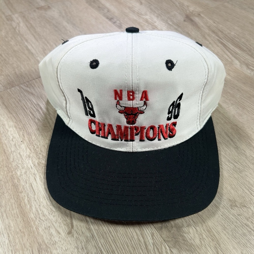 VTG 1996 Chicago Bulls Snapback Hat NBA Champions Logo 7 White Black Cap